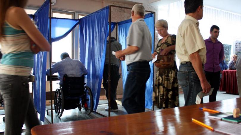  Persoanele cu dizabilităţi – cine le asigură dreptul la vot?